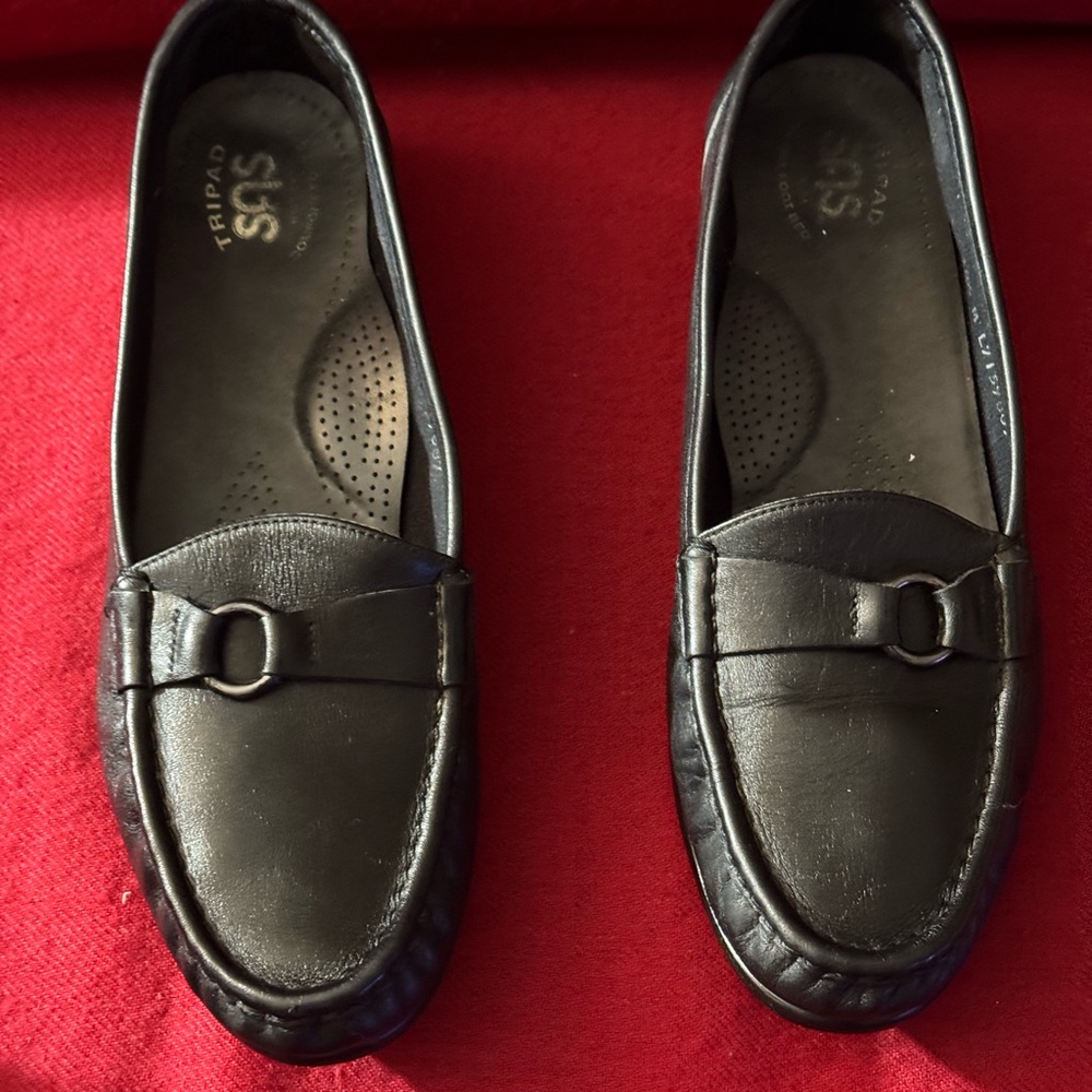 SAS woman’s flats